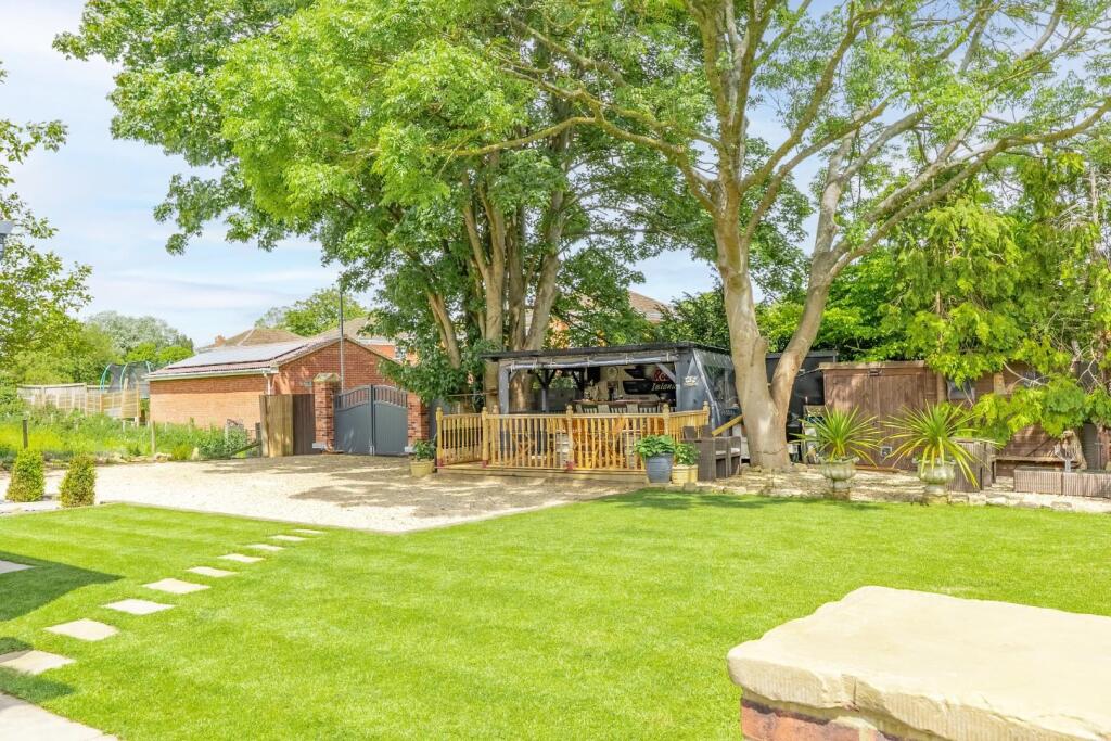 Luxury 5 Bed Detached Home for Sale In Barnett Way, Bierton, Aylesbury United Kingdom