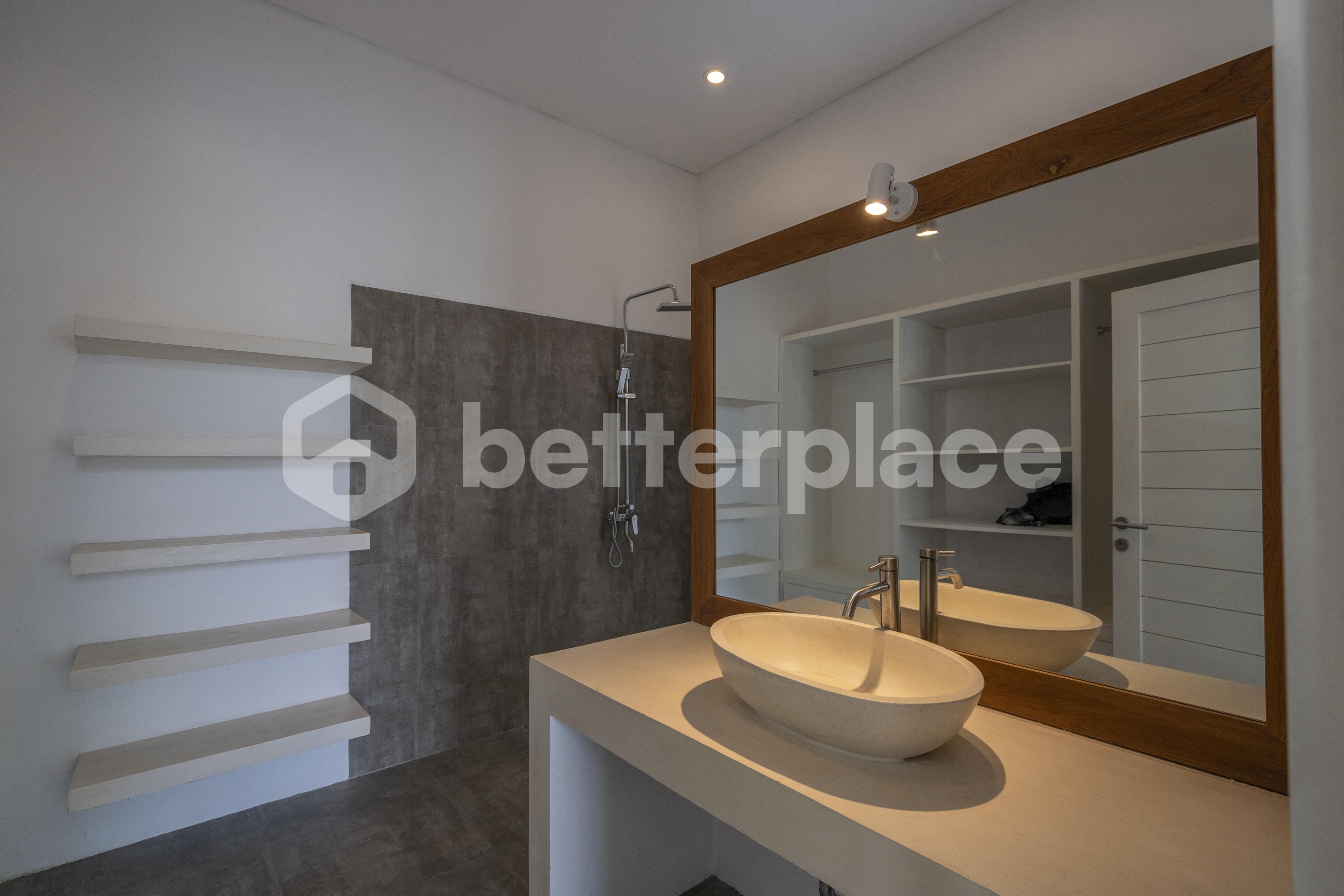 Spacious 5 Bedroom Villa in Kerobokan – Perfect for Investment or Home Living