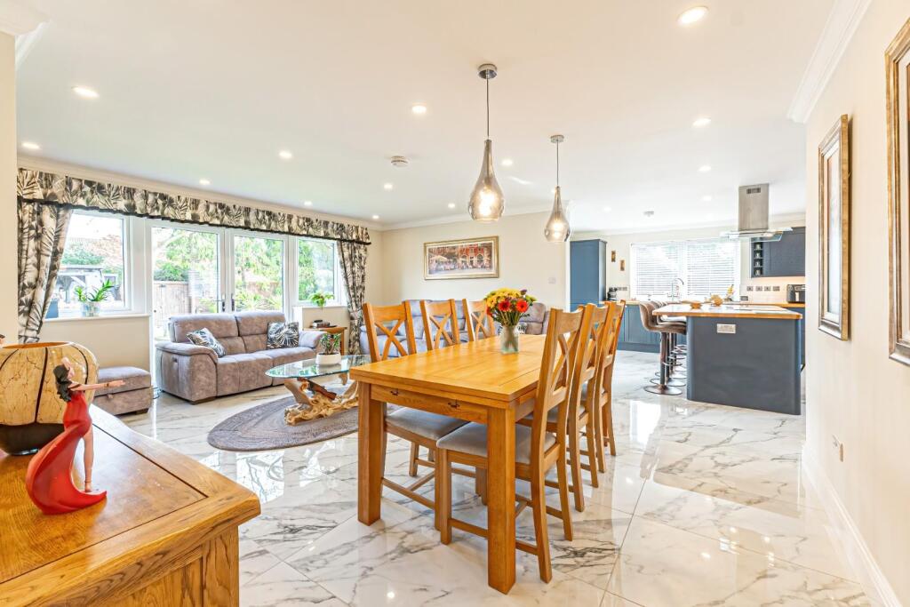 Luxury 5 Bed Detached Home for Sale In Barnett Way, Bierton, Aylesbury United Kingdom