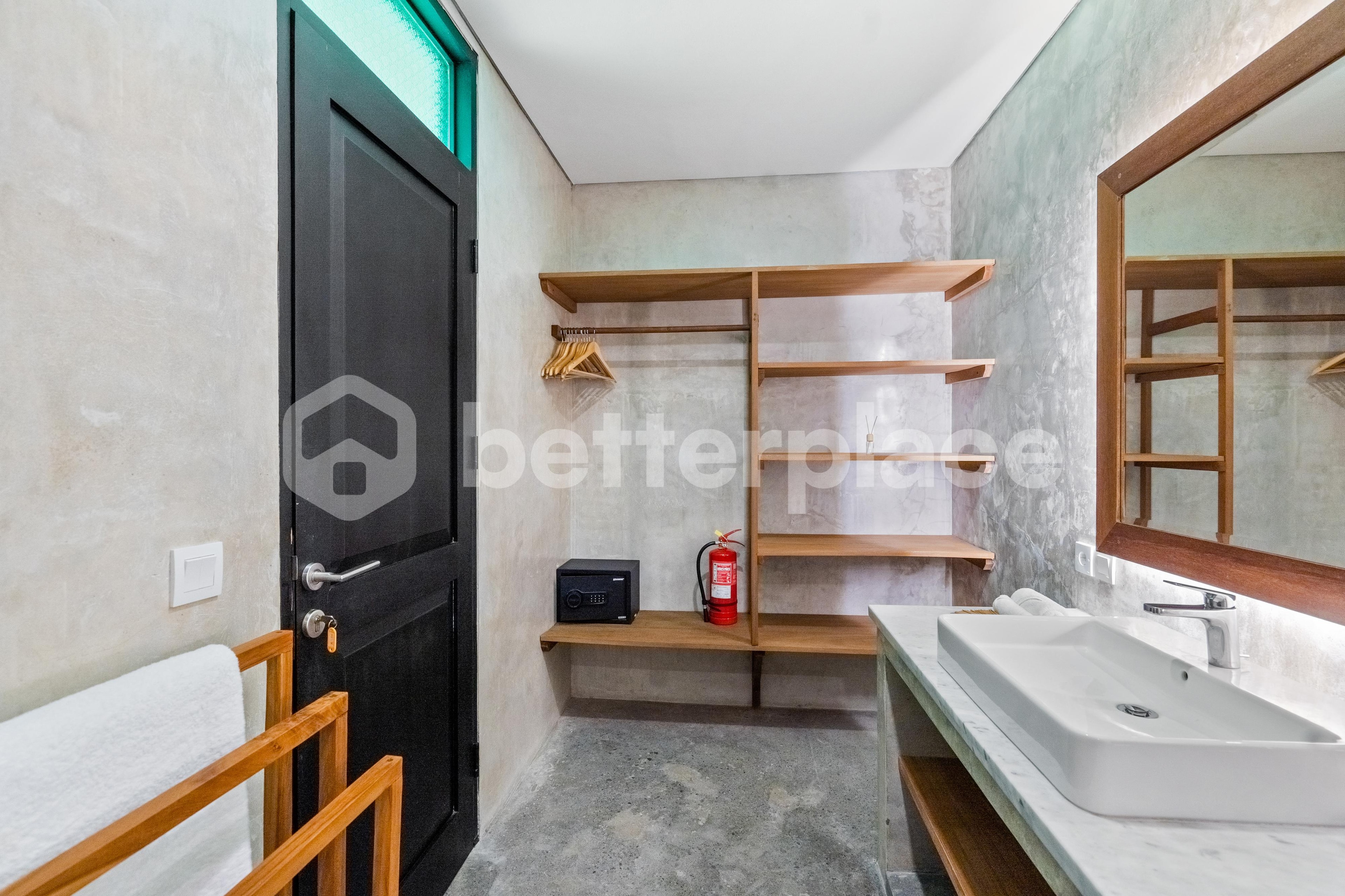 Stunning 5 Bedroom Villa in Prime Berawa – Great Investment Opportunity with Two Retail Shops