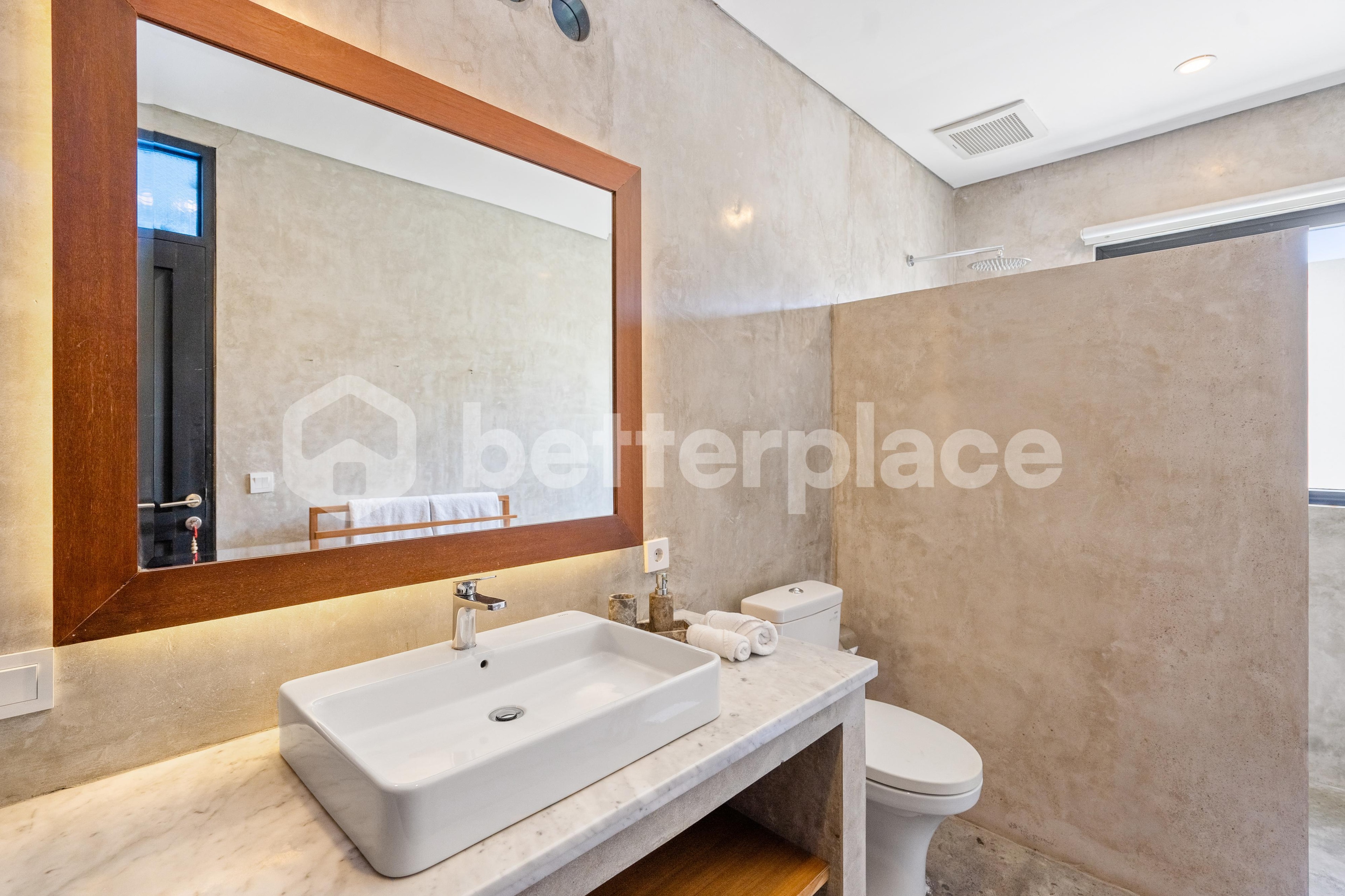 Stunning 5 Bedroom Villa in Prime Berawa – Great Investment Opportunity with Two Retail Shops
