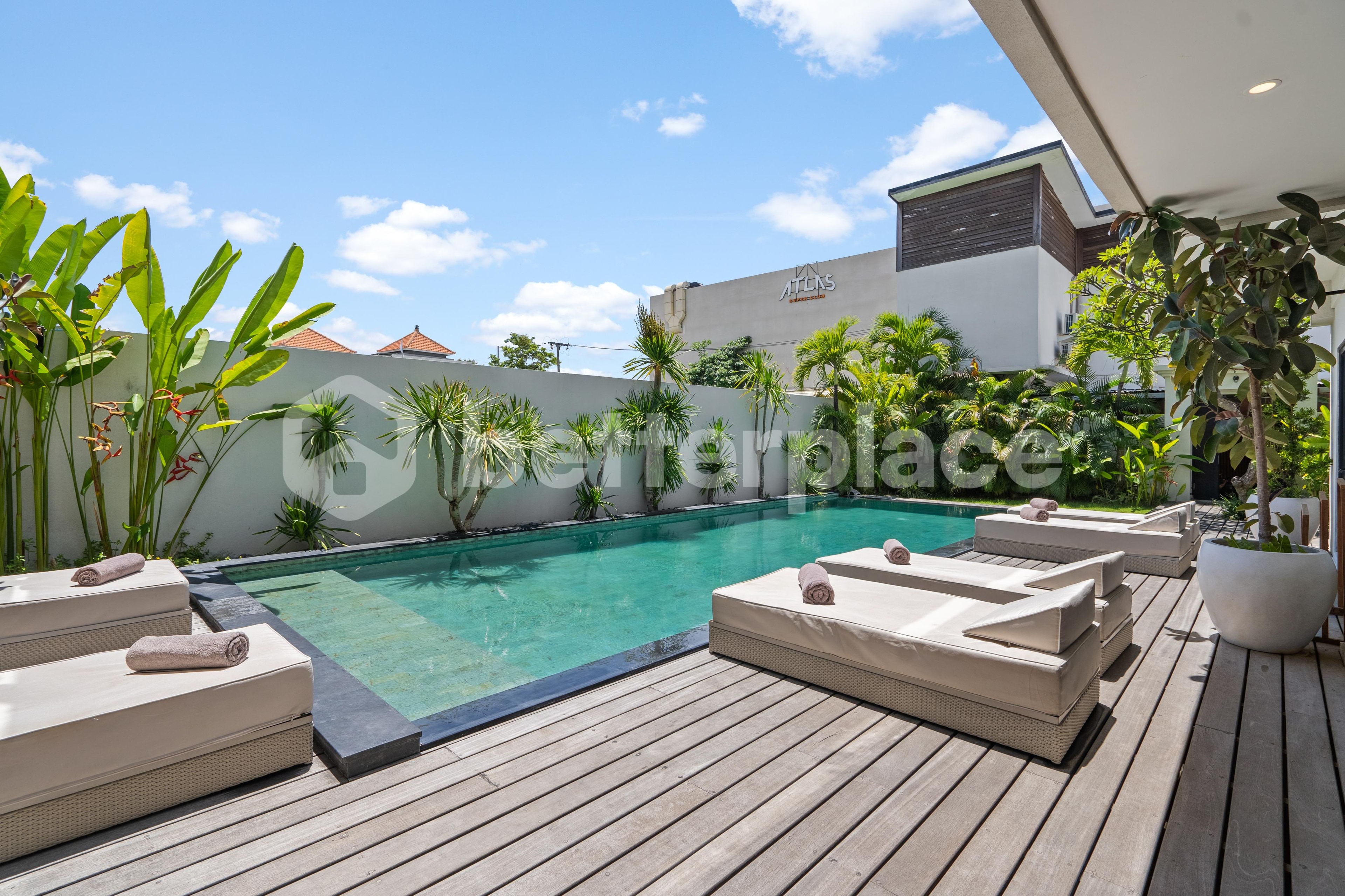 Stunning 5 Bedroom Villa in Prime Berawa – Great Investment Opportunity with Two Retail Shops