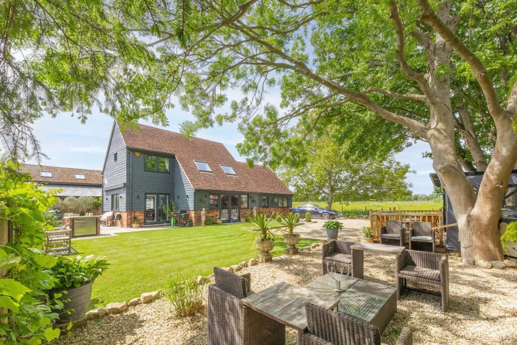 Luxury 5 Bed Detached Home for Sale In Barnett Way, Bierton, Aylesbury United Kingdom