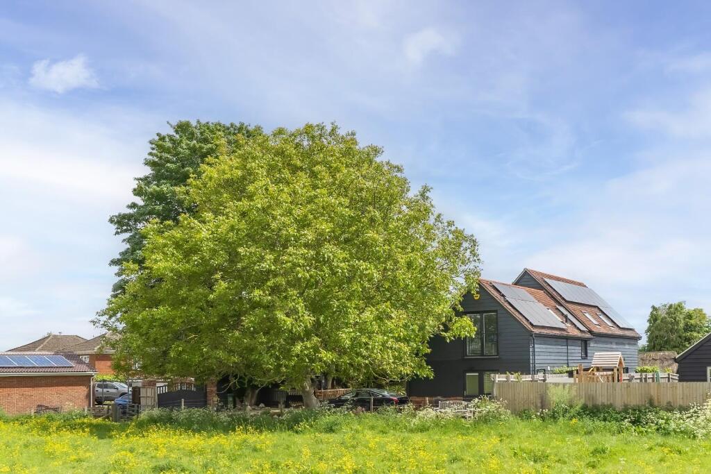 Luxury 5 Bed Detached Home for Sale In Barnett Way, Bierton, Aylesbury United Kingdom