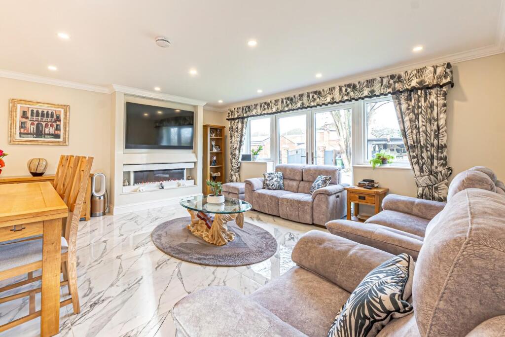 Luxury 5 Bed Detached Home for Sale In Barnett Way, Bierton, Aylesbury United Kingdom