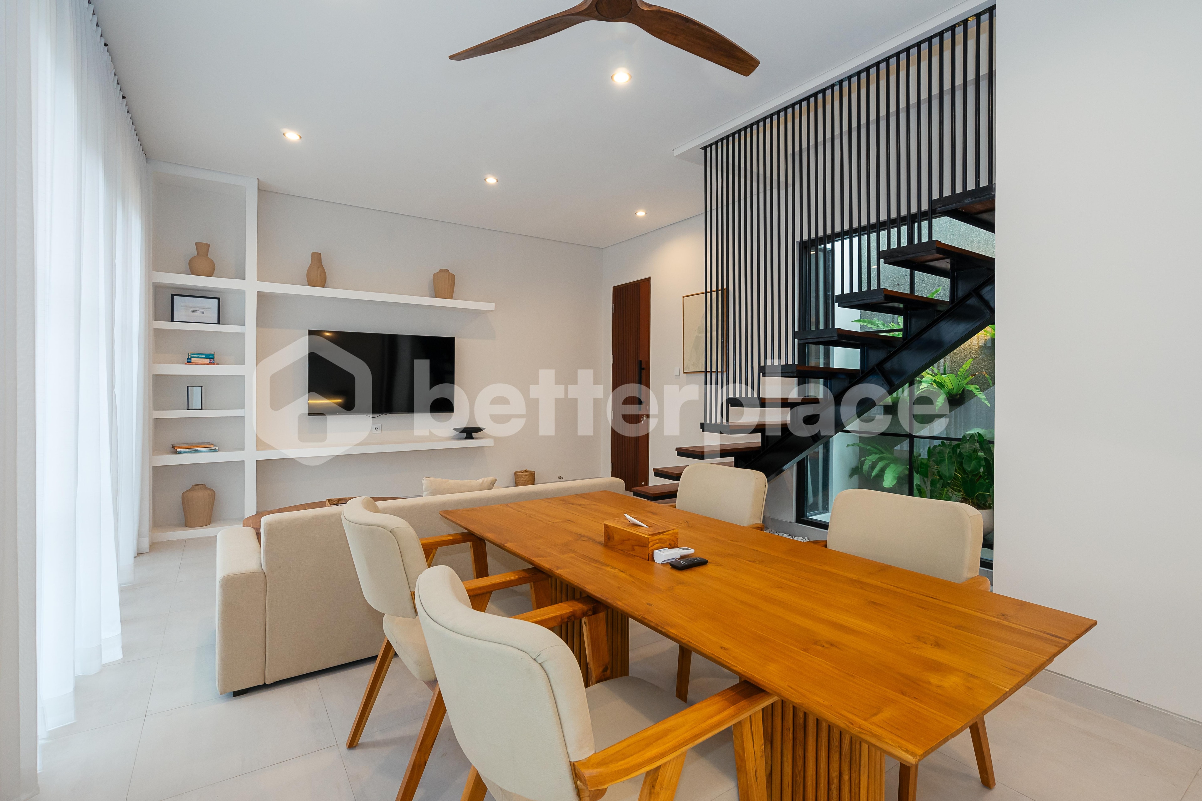 Beautifully Furnished Villa: 1 Minute to Gym, 15 Minutes to Beach