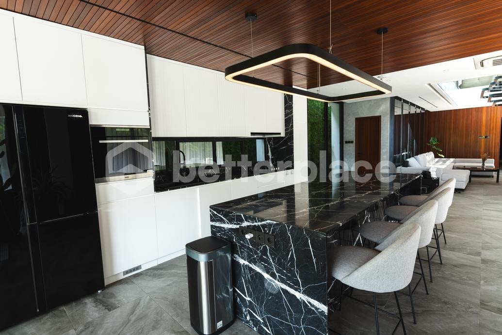 Luxury Oasis in Pererenan: Exquisite Bali Villa with Modern Amenities in Prime Location