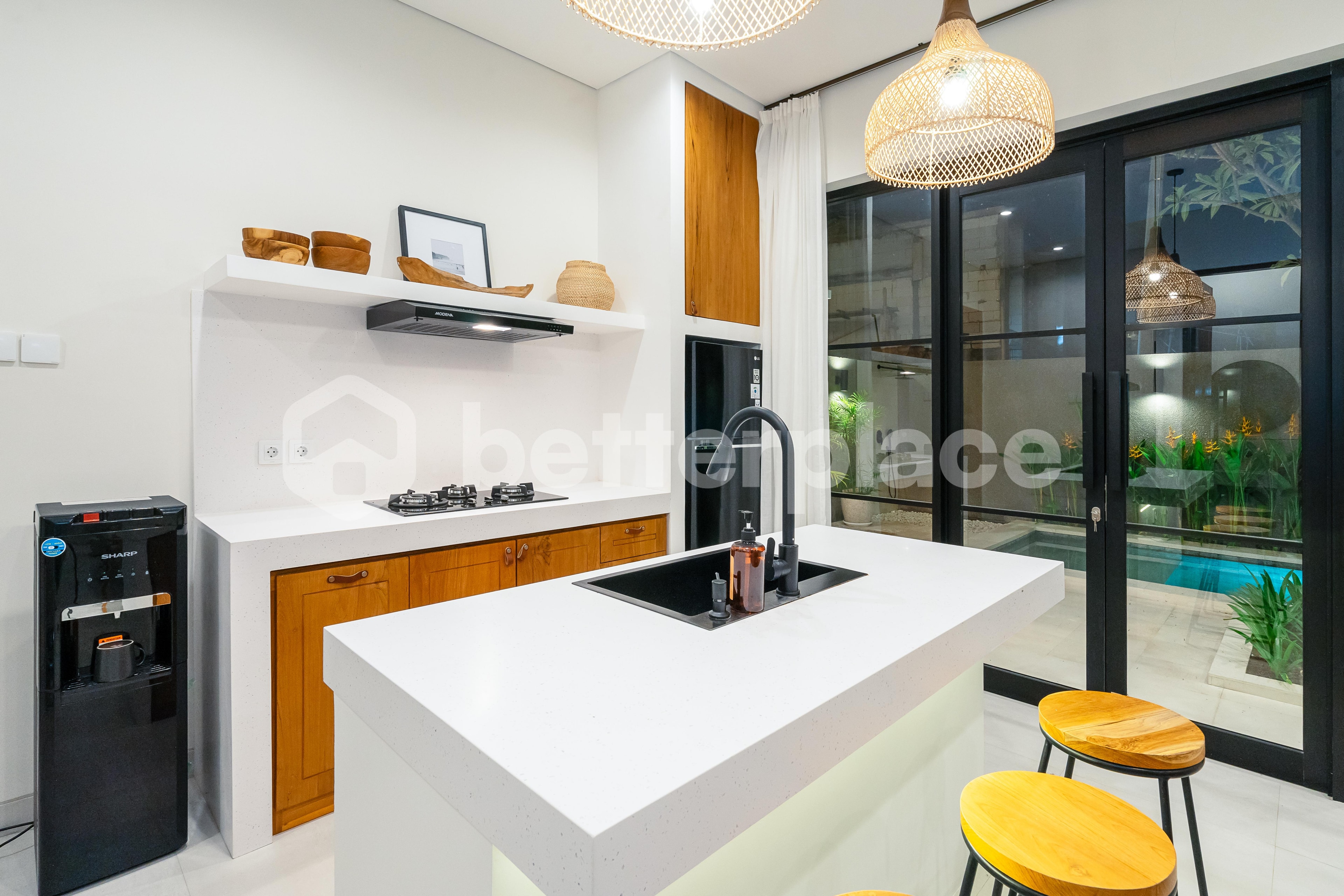 Beautifully Furnished Villa: 1 Minute to Gym, 15 Minutes to Beach