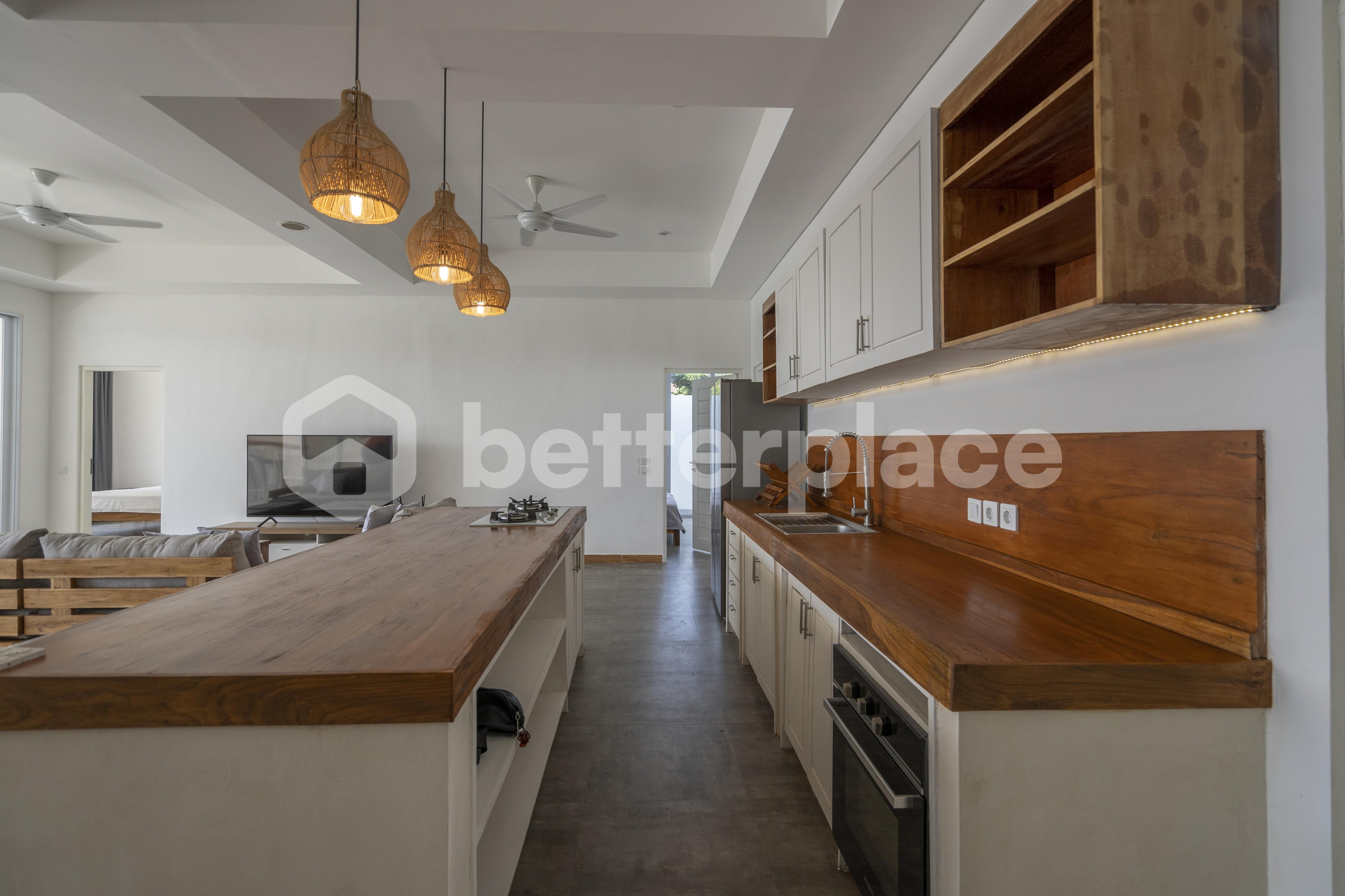 Spacious 5 Bedroom Villa in Kerobokan – Perfect for Investment or Home Living