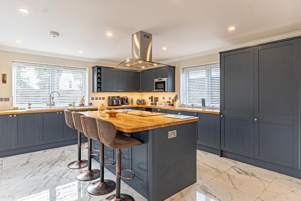 Luxury 5 Bed Detached Home for Sale In Barnett Way, Bierton, Aylesbury United Kingdom