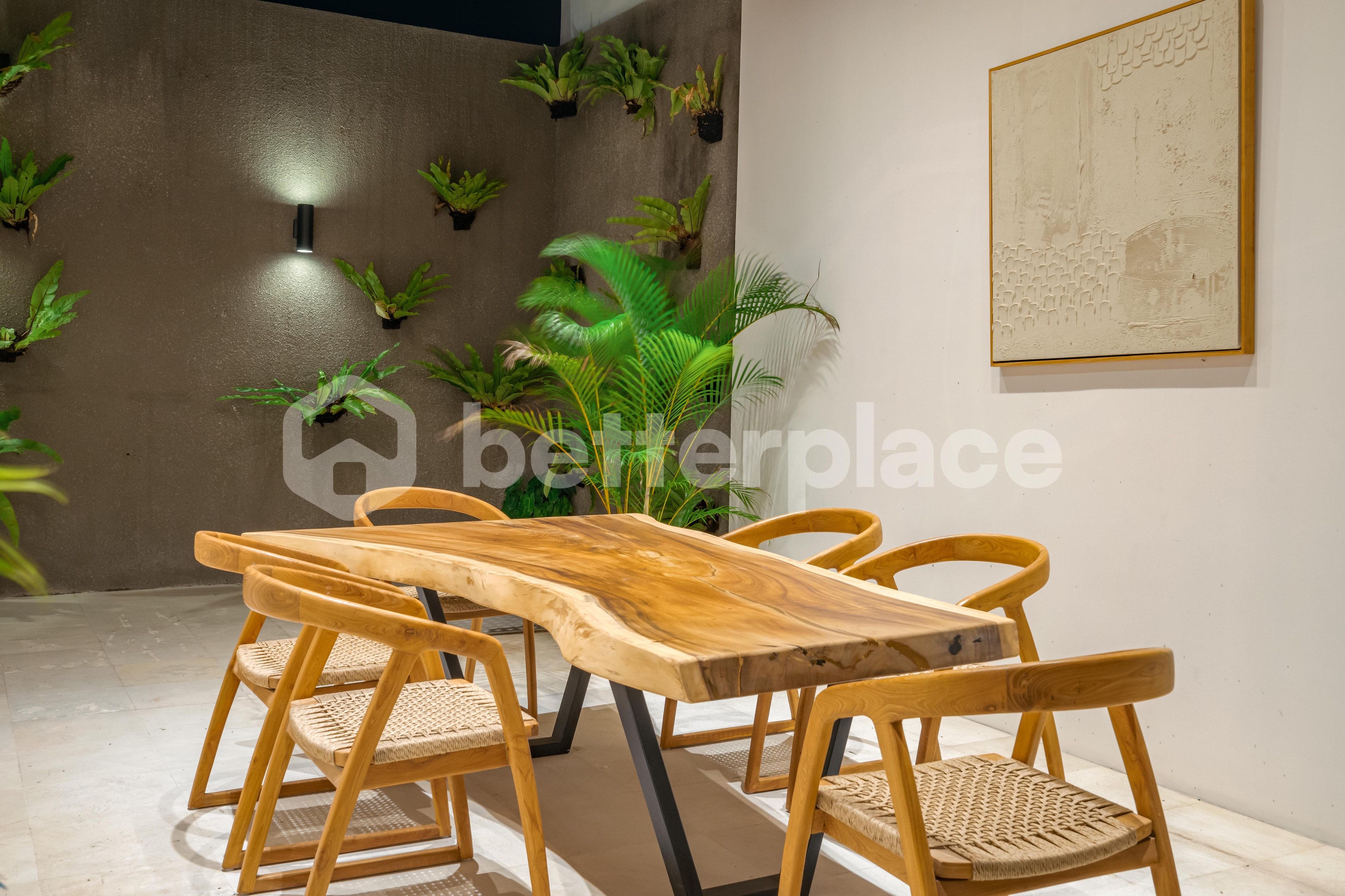 Beautifully Furnished Villa: 1 Minute to Gym, 15 Minutes to Beach