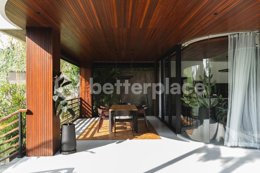 Luxury Oasis in Pererenan: Exquisite Bali Villa with Modern Amenities in Prime Location