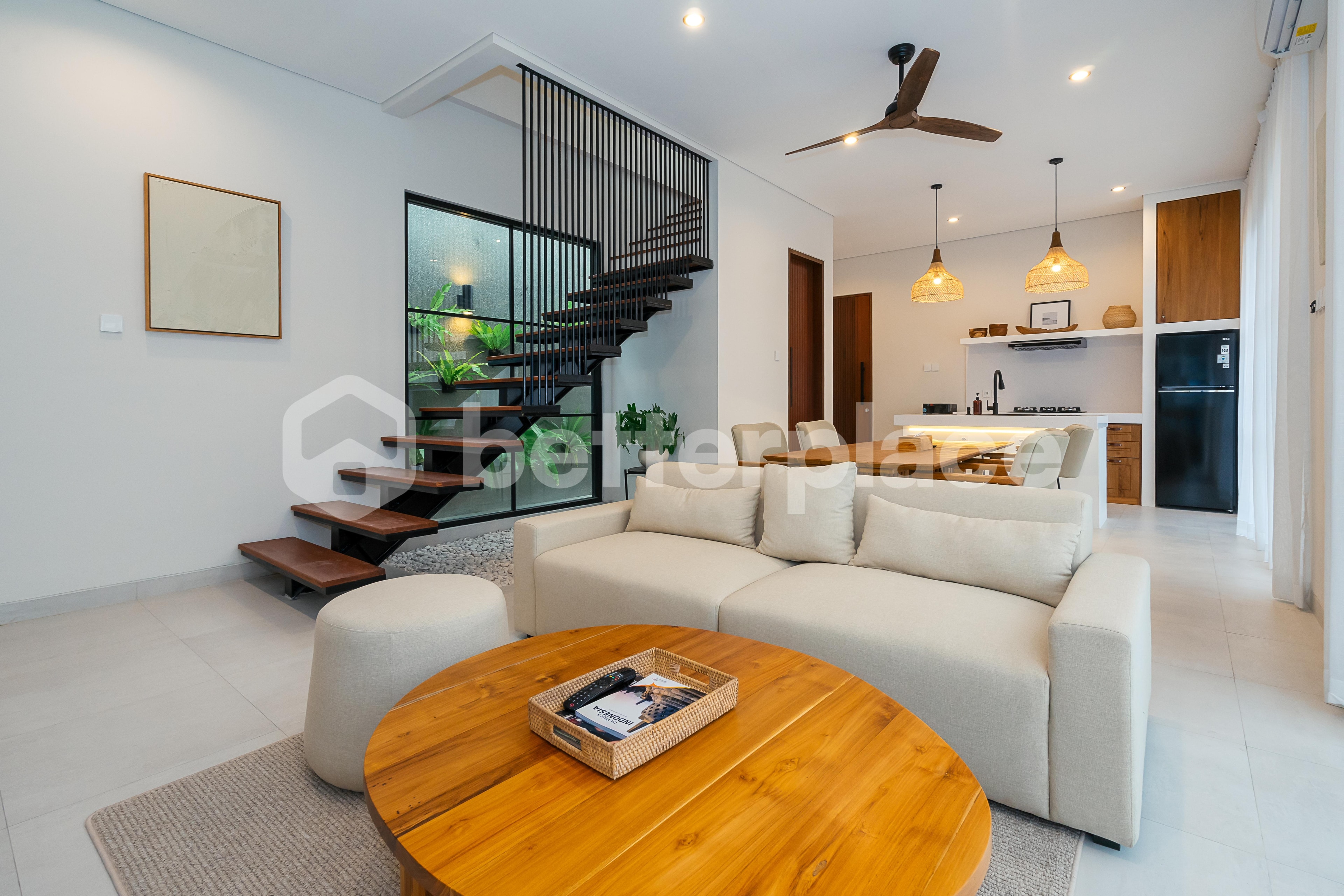 Beautifully Furnished Villa: 1 Minute to Gym, 15 Minutes to Beach