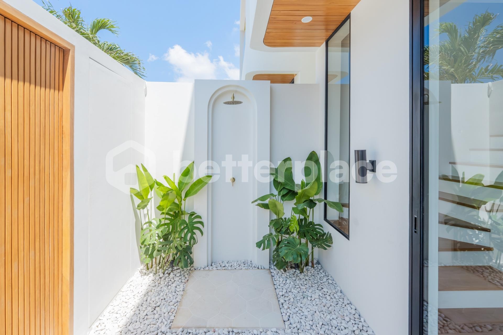 Sleek 1-Bedroom Villa with Strong Development Potential in Bingin