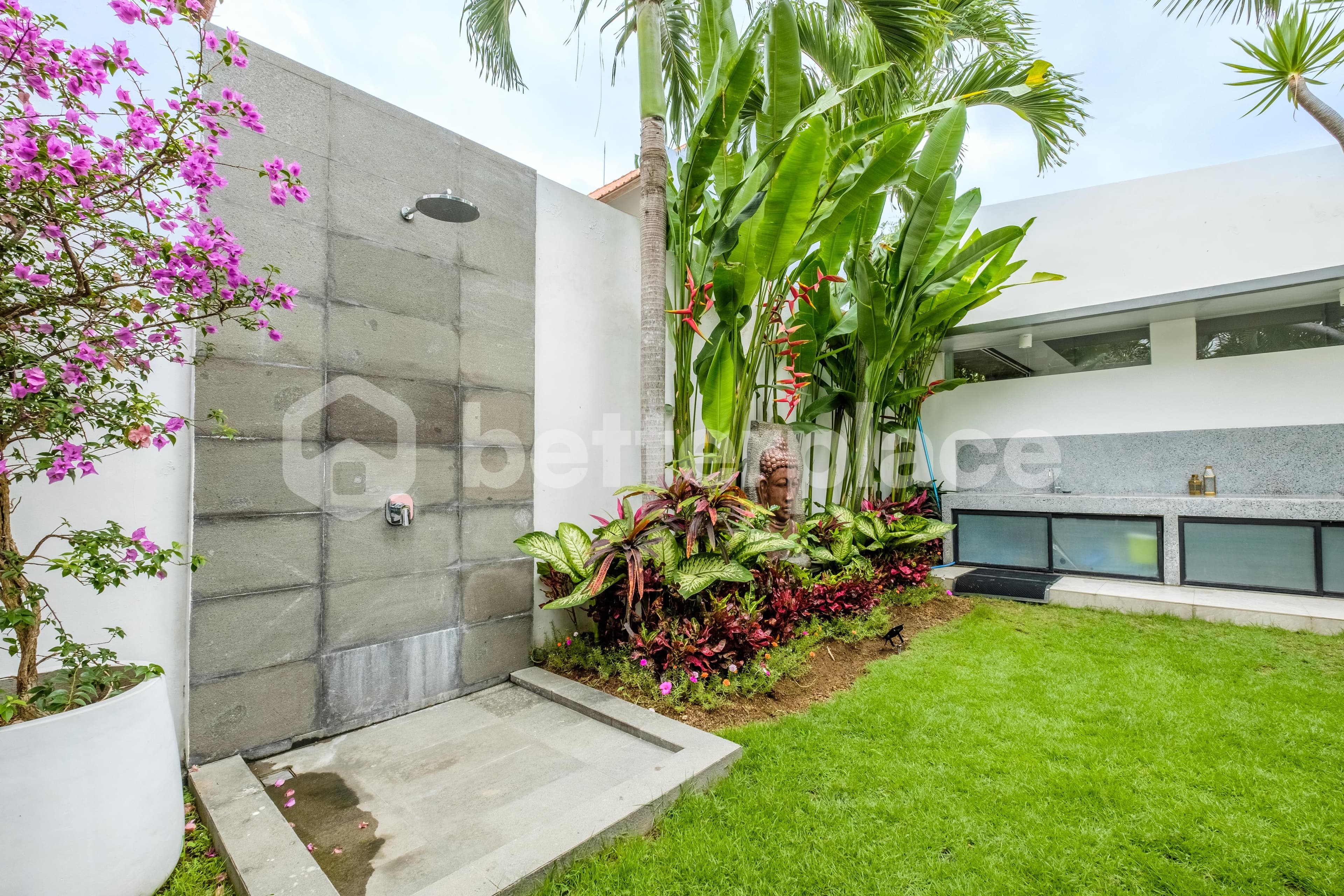 Stunning 4 Bedroom Luxury Villa in Berawa Area