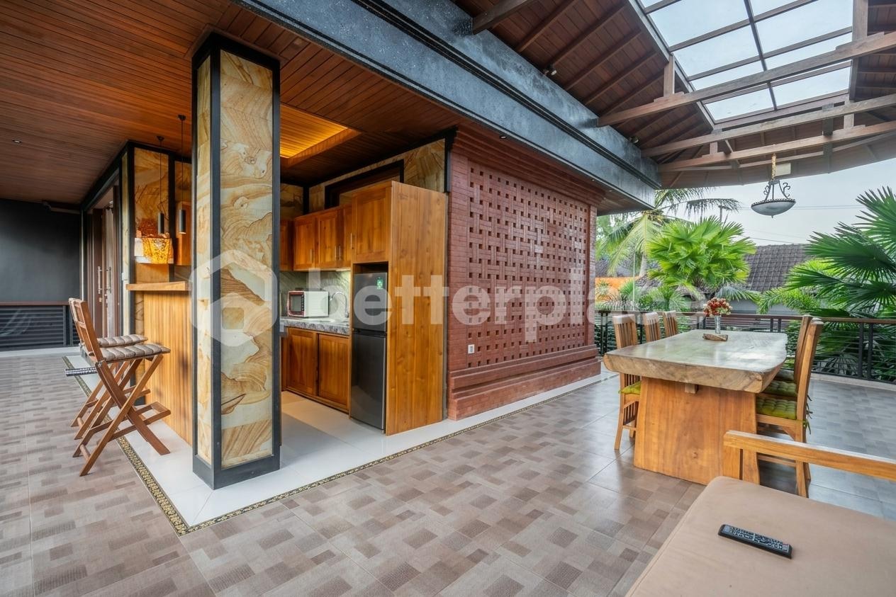 Striking Seven-Bedroom Art Deco Villa in Tegalalang — Outdoor Pool, Curated Gardens, Fifteen Minutes from Ubud Centre