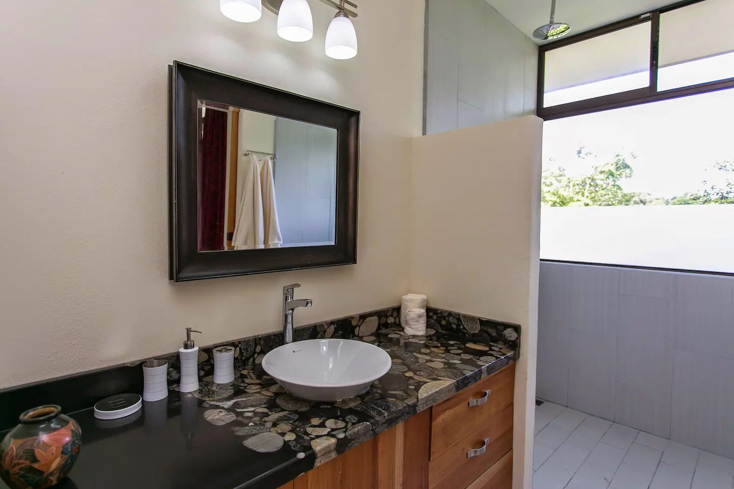 each-bedroom-has-ensuite-bathroom