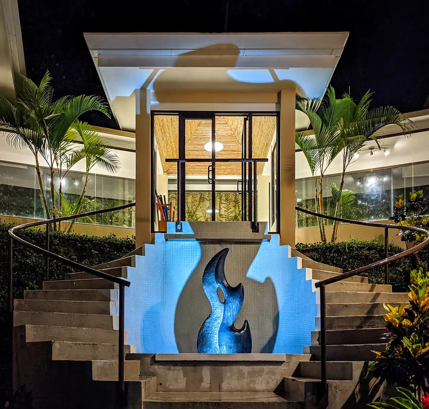 beautifully-designed-grand-concrete-stairs