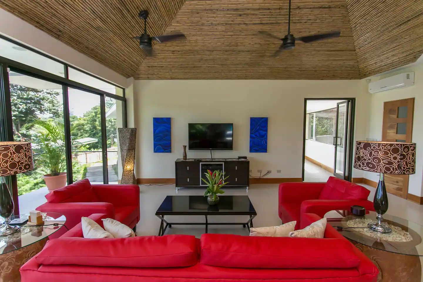 relaxing-and-family-entertainment-space