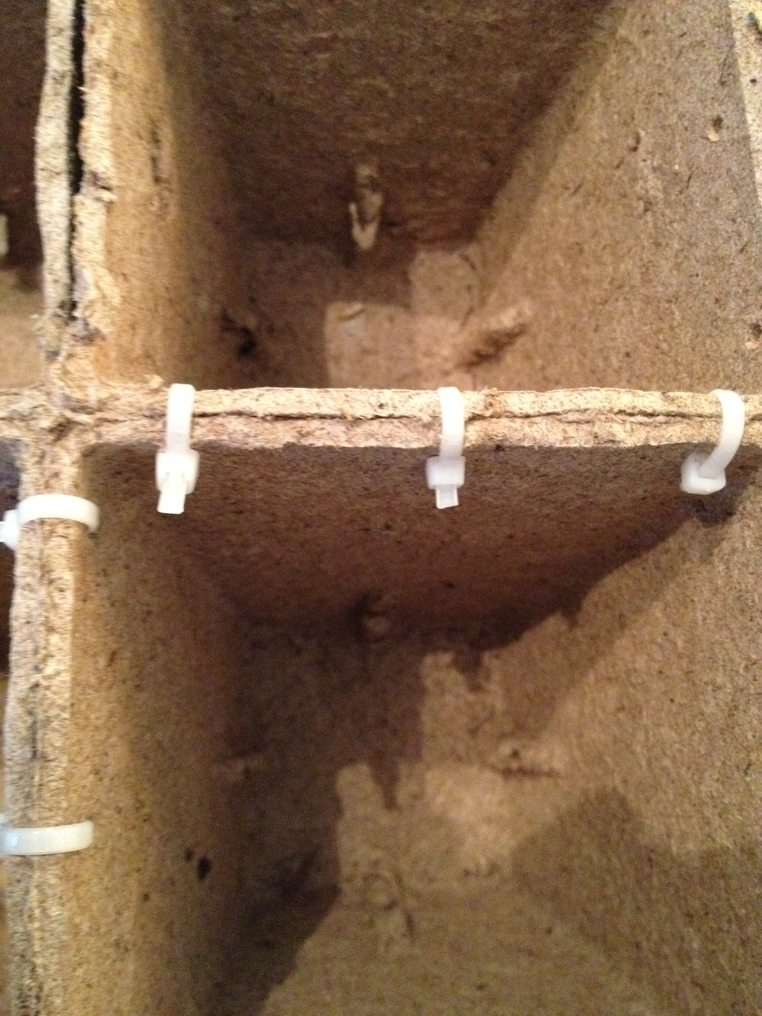 The zip tie connection for each pot