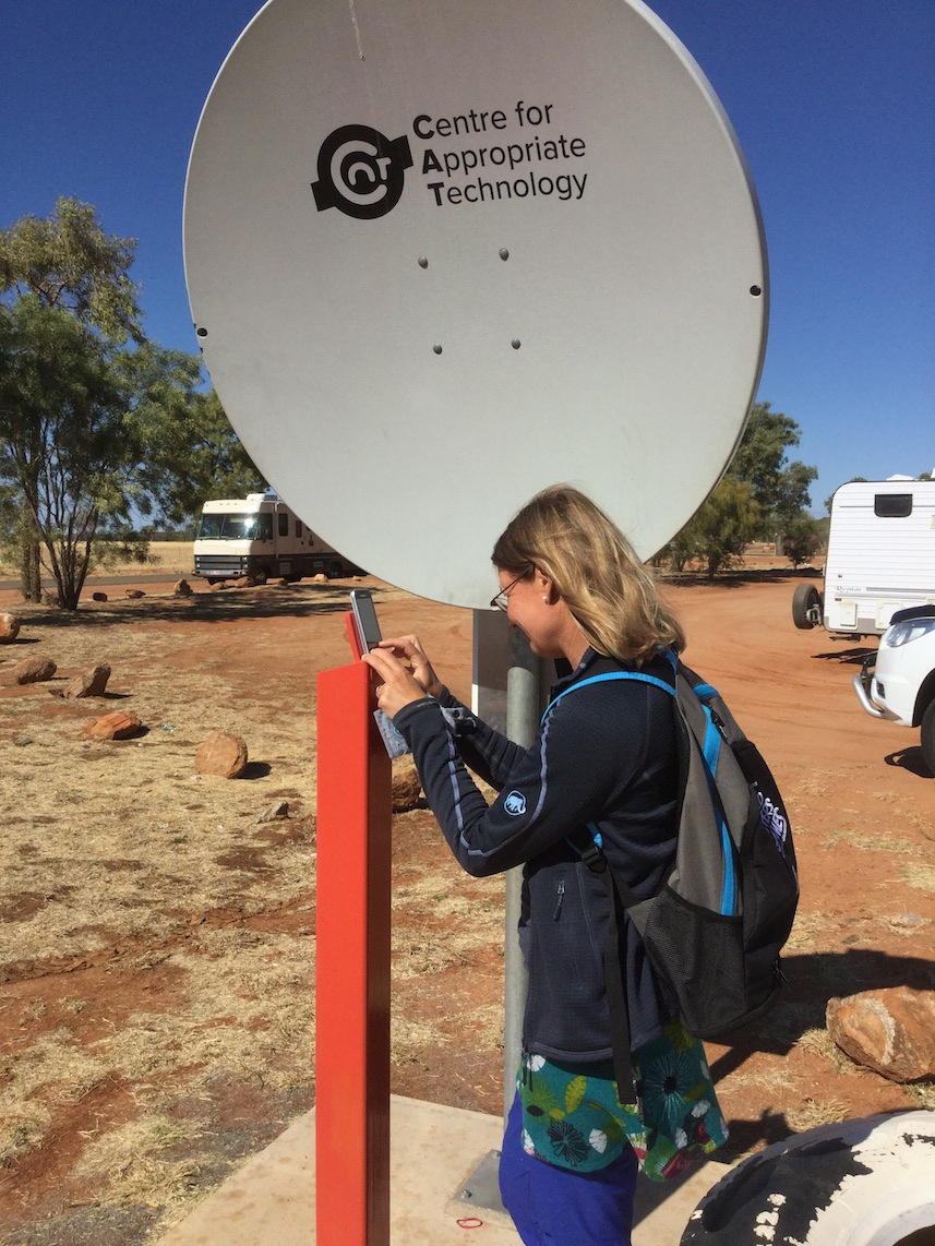 Low Tech um im Outback trotzdem telefonieren zu können. genial