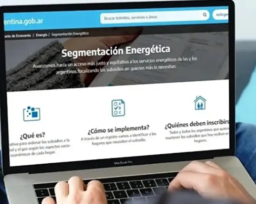 pantalla de ordenador con la pagina de subsidios energeticos