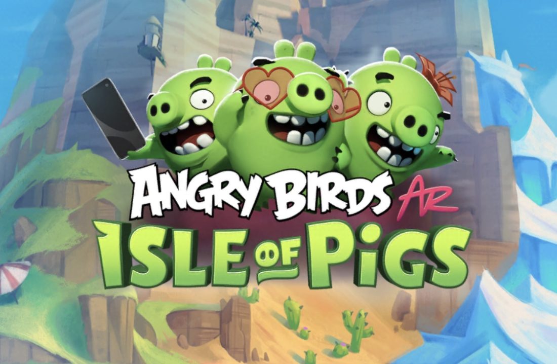 Logotipo del juego Angry Birds: Isle of Pigs, donde se ven tres cerdos y, de fondo, unas montañas