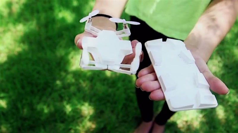 SELFLY - La funda para móviles con dron incorporado