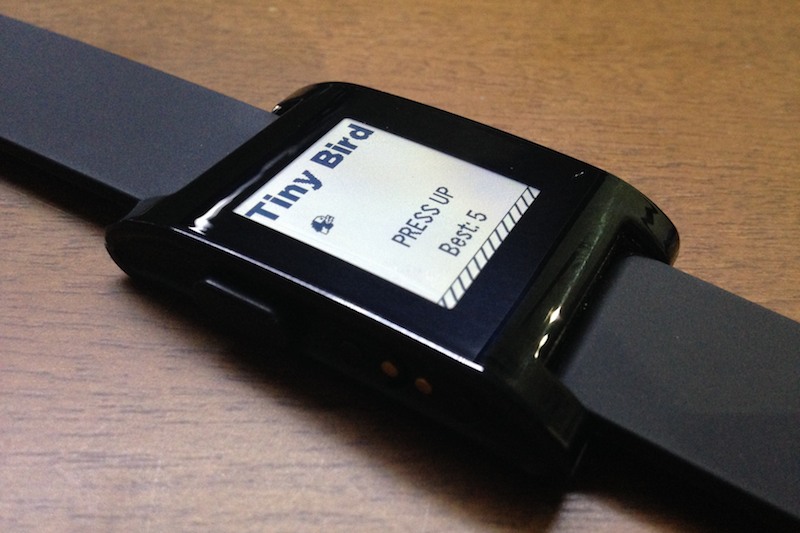 ¿Tienes un Pebble y no puedes vivir sin Flappy Bird? Tiny Bird es la solución a tu adicción