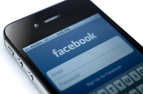 Facebook añade opciones en el visor de fotos y mejora su rendimiento en iOS