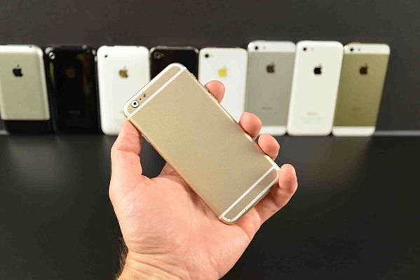Maqueta de iPhone 6 comparada con todas las generaciones anteriores