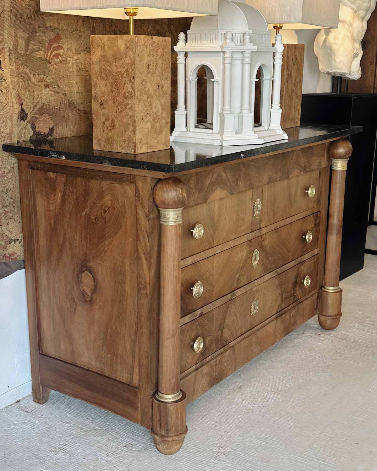 cómoda francesa de época imperio