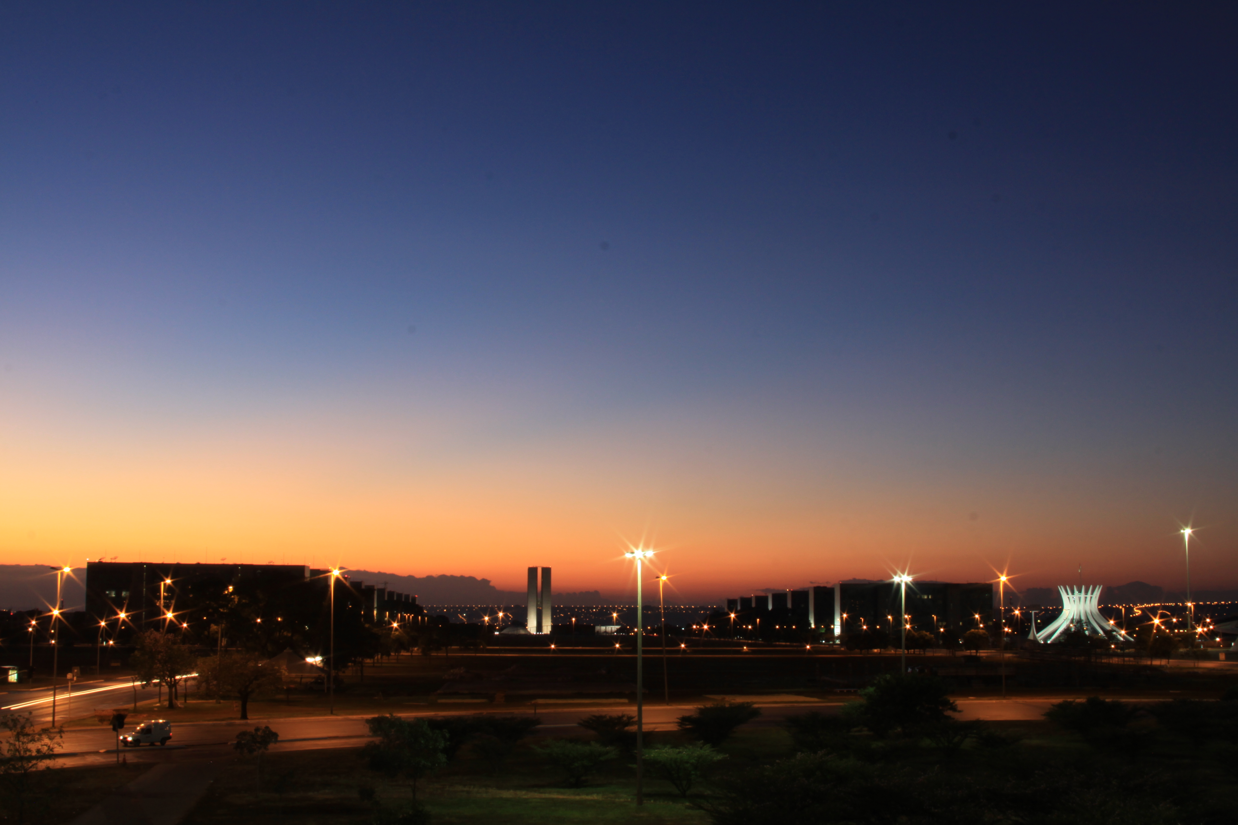 De acordo com o documento, está. Esplanada Dos Ministerios 02 De Maio De 2010 06h30 Atrio Do Invisivel