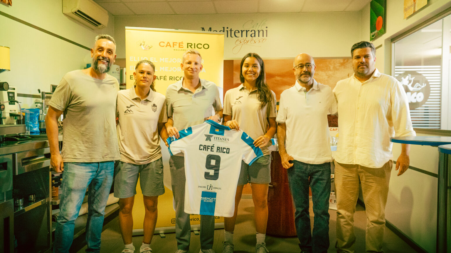 El Balears FC presenta a Helena Vives y Roxanne Bolduc y renueva su acuerdo con Café Rico