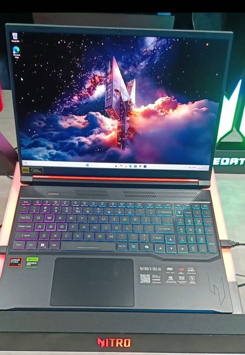 review laptop Nitro 16S