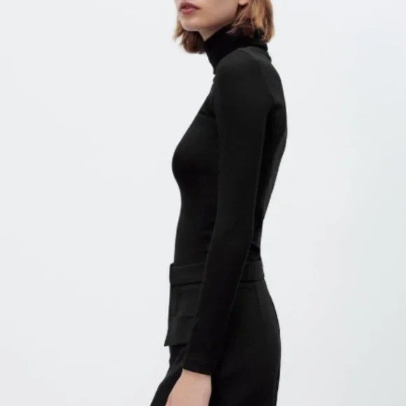 Stretch Ribbed Turtleneck Top