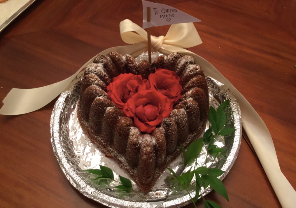 Cake en forma de corazón con rosas S/120