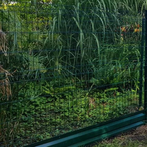 grillage vert avec soubassement
