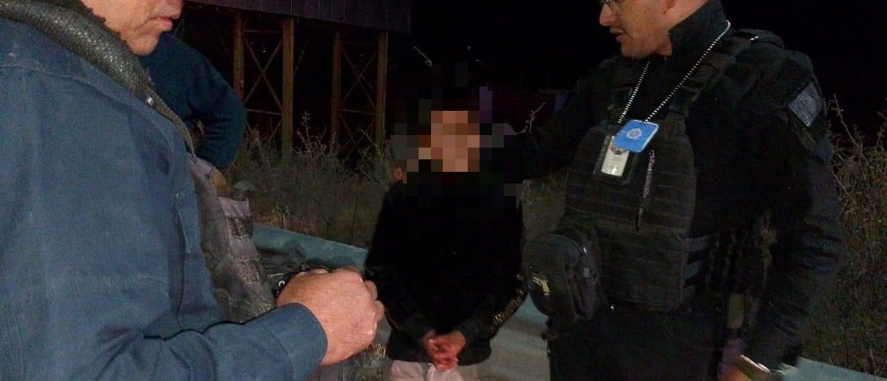 Niños solos en carretera piden ayuda para volver a casa