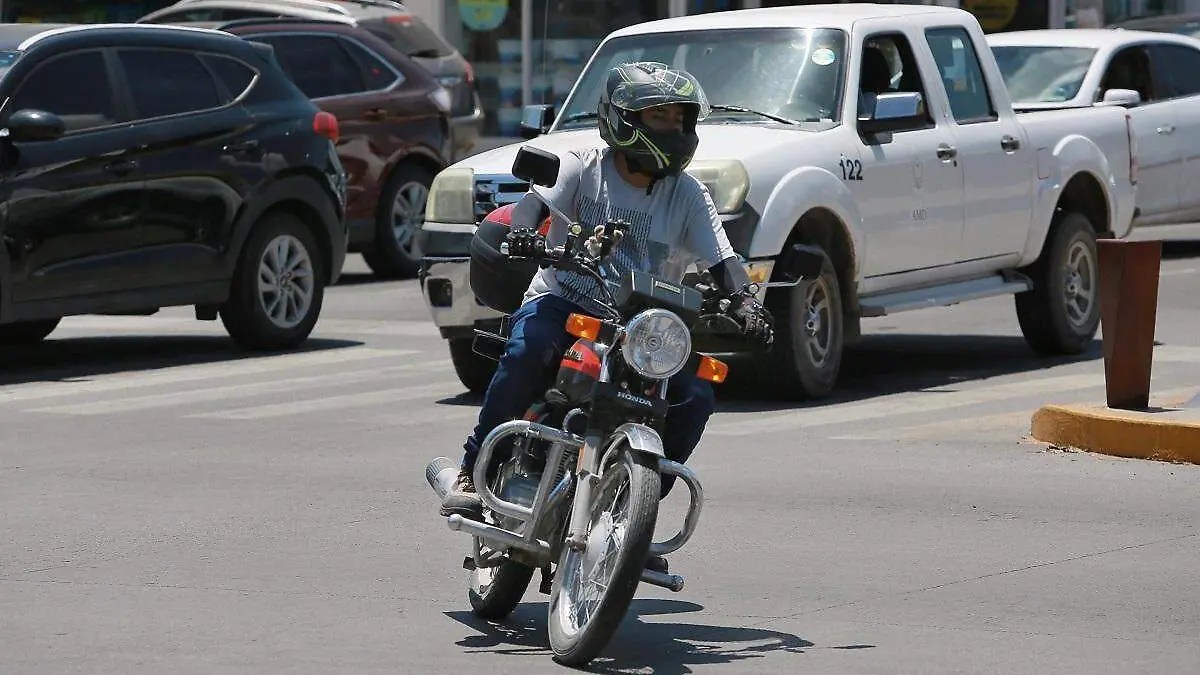 Buscan hacer obligatorio el uso de protección para motociclistas en Durango