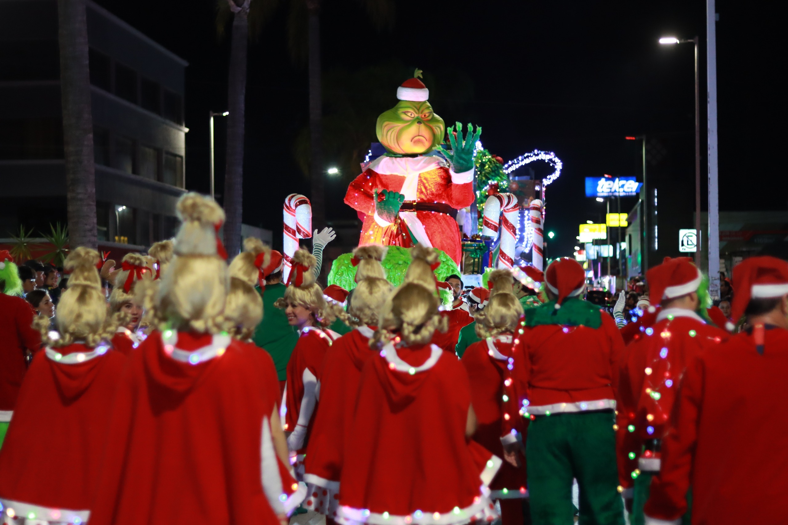 “Una Navidad de Guau” iluminará el Desfile de Luces Navideño en Durango