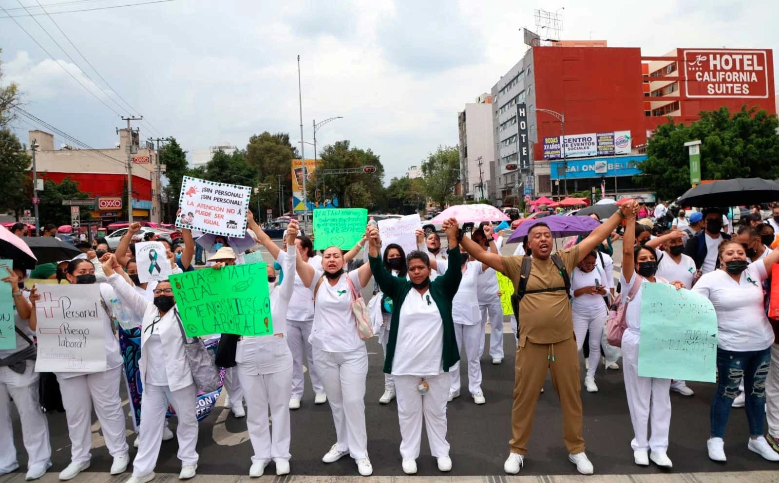 Protestan más de 500 trabajadores del IMSS en varios Estados