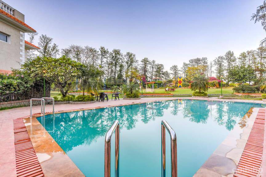 Read more about the article Best Farmhouses & Pools for Holi Party in Aravali Retreat, Gurgaon (2025 Guide)
