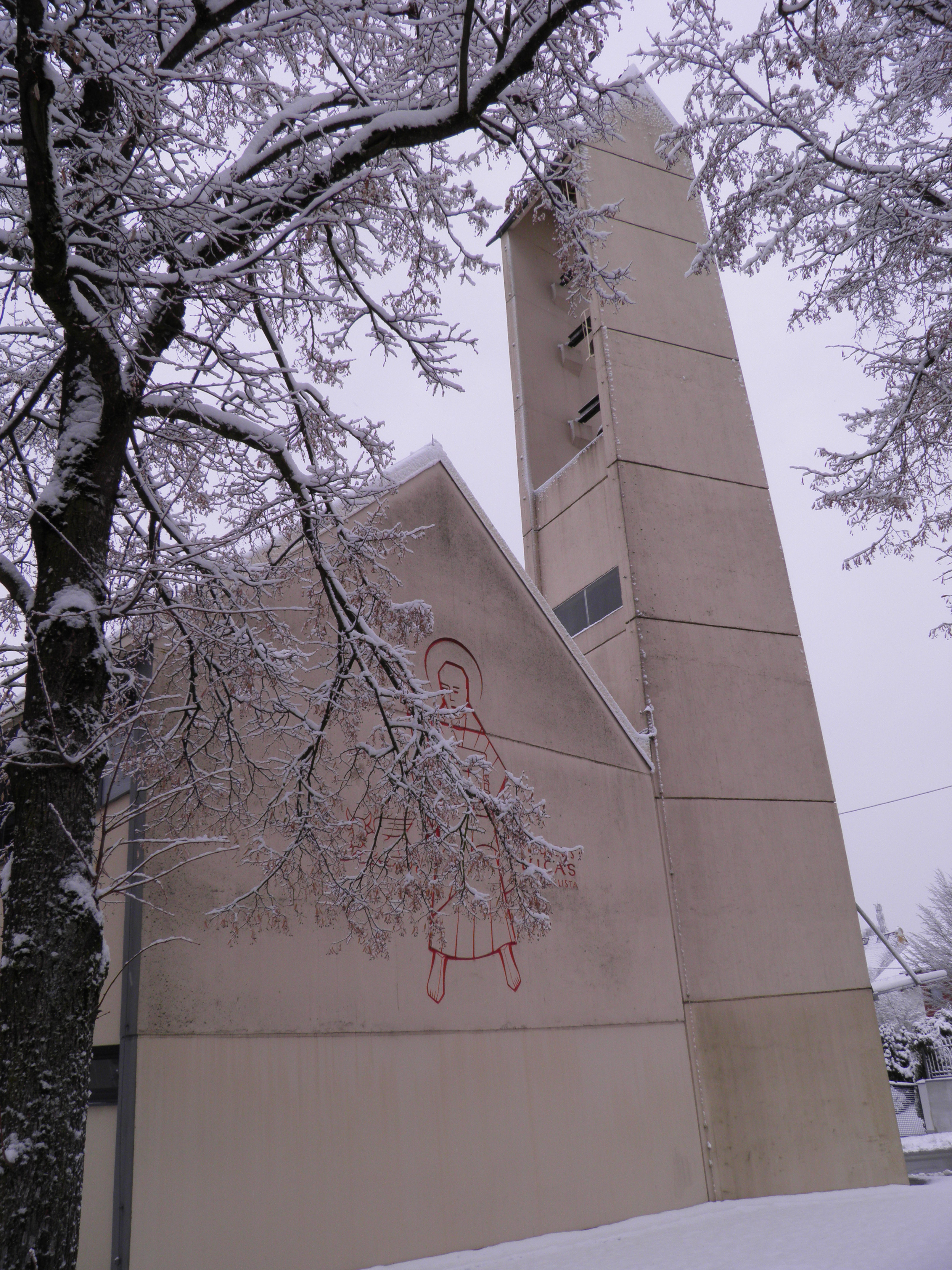 Lukas-Kirche im Winter