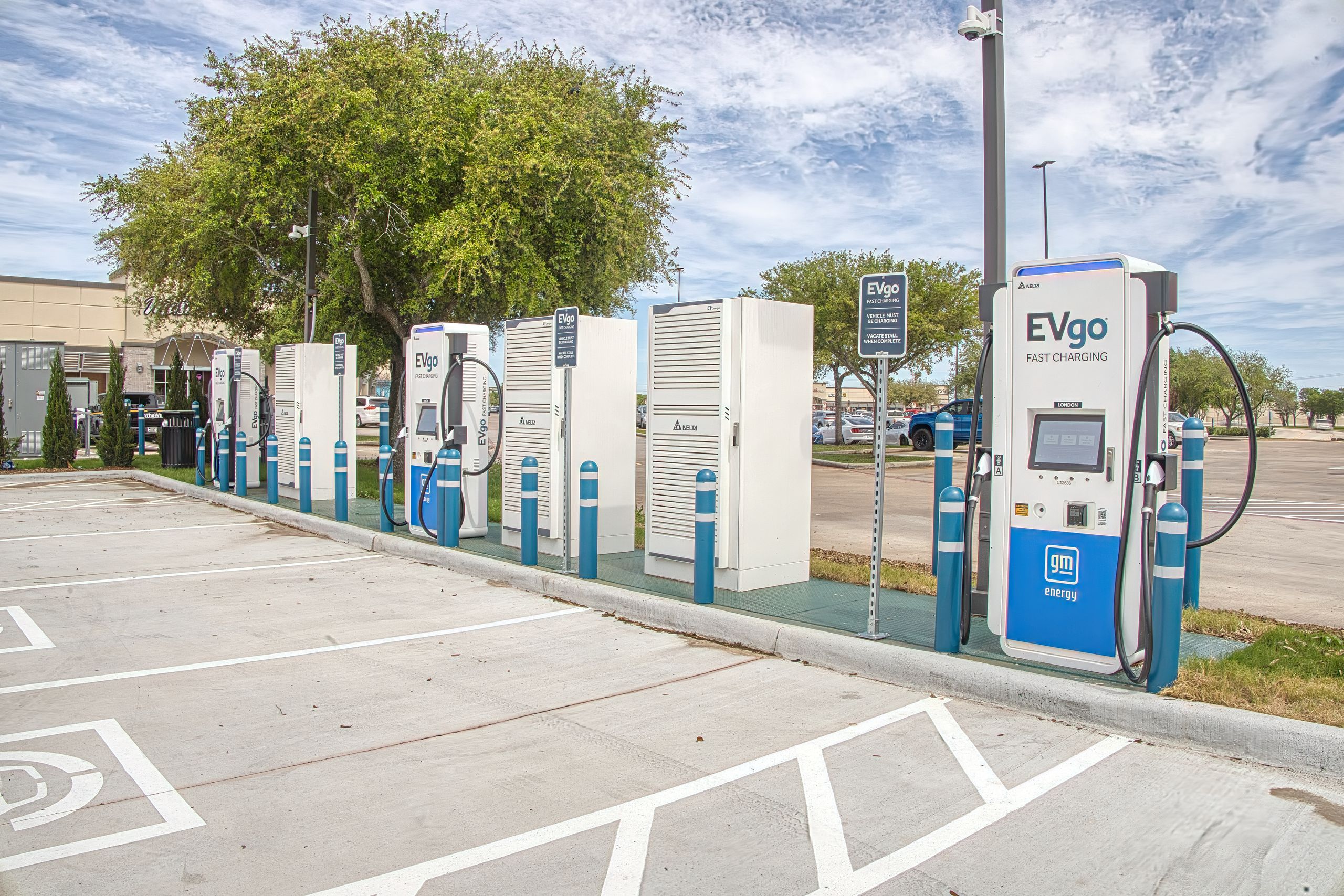 EVgo Opens Its First Public Fast Charging Station IMG 9369 Hdr 