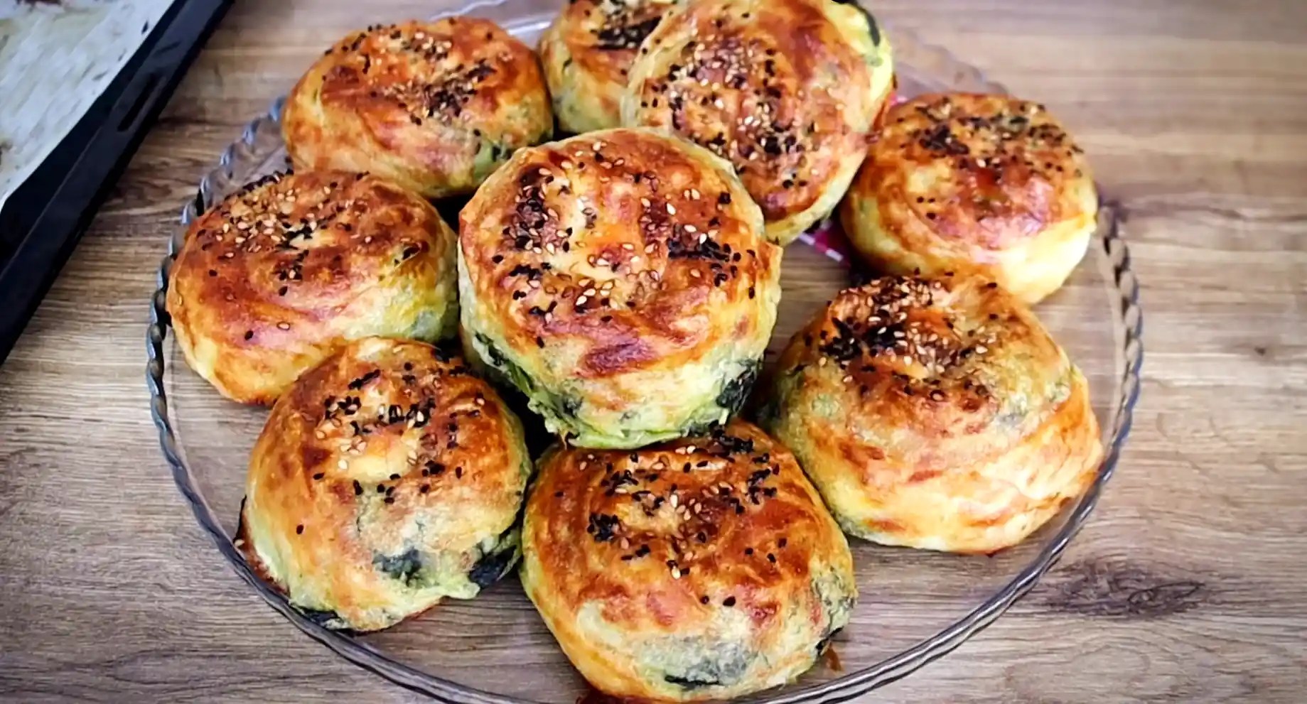 Hazır Yufkadan Ispanaklı Gül Böreği