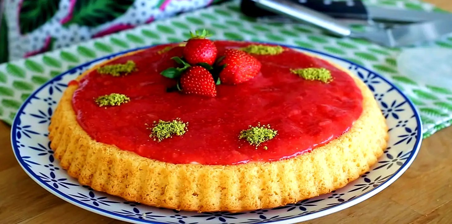 Çilekli Tart Kek Tarifi