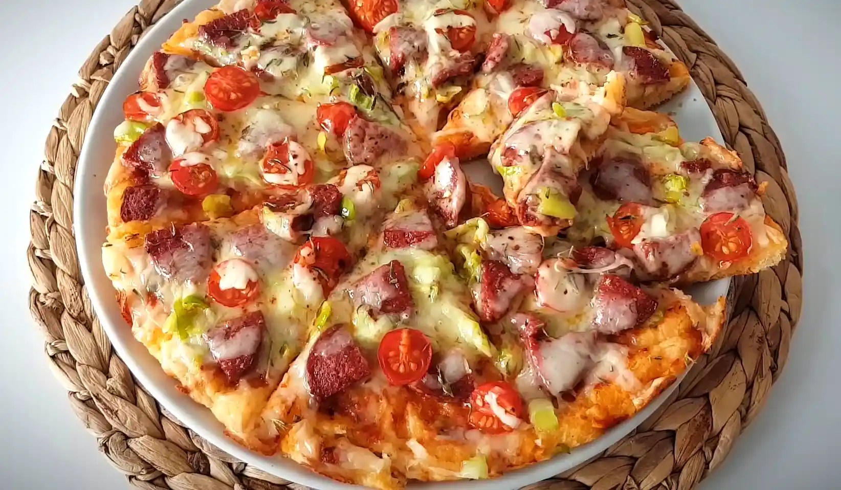 Tencerede Pratik Pizza Tarifi