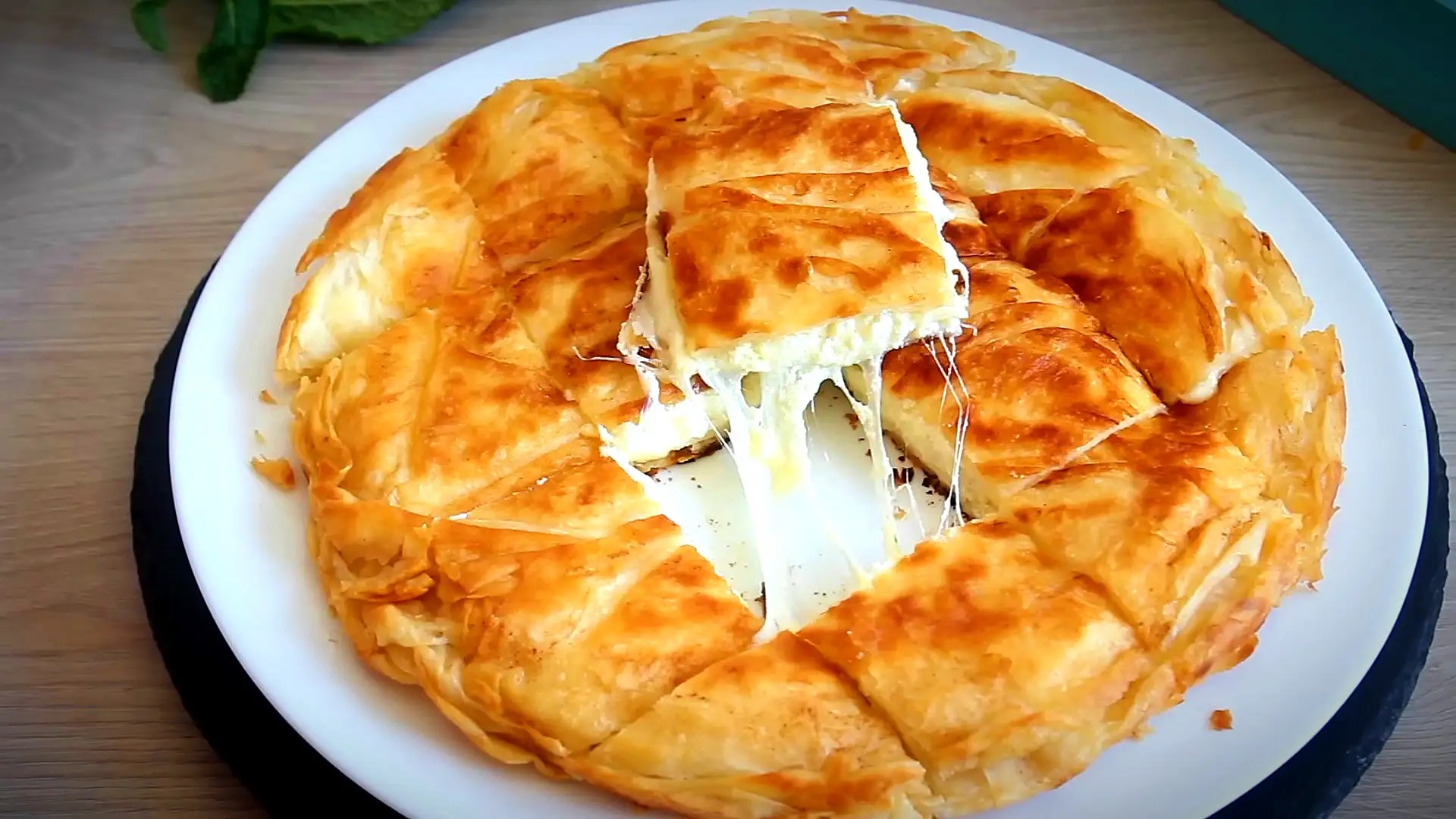 Tavada Yalancı Su Böreği Tarifi