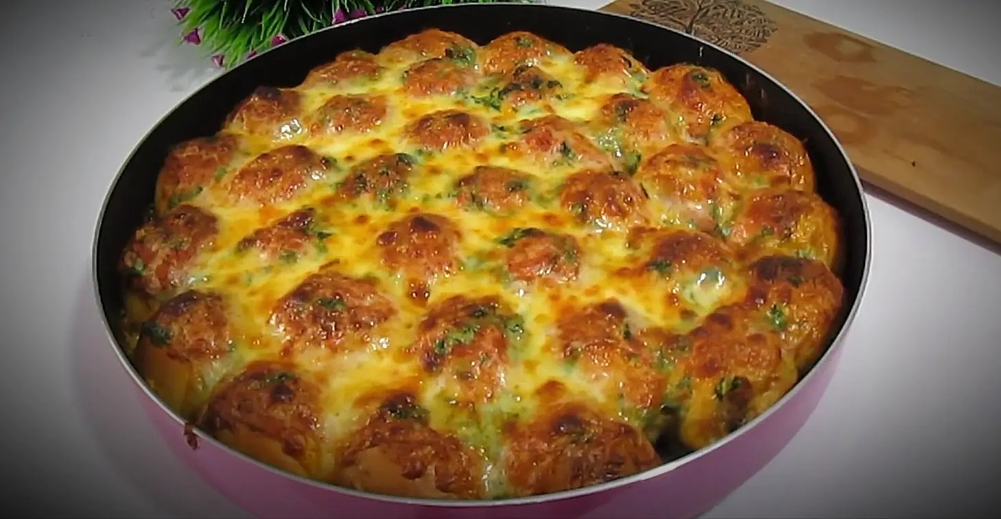 Köfteli Tepsi Çöreği Tarifi